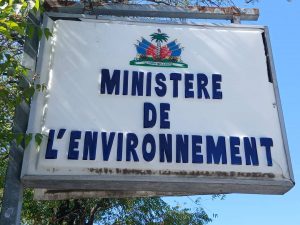 Ministè Anviwònman an, yon Ministè ki ta pran an otaj epi piye pa CHRAD ak REN ki se pwòp antrepriz & pati politik sitwayen Jean Lucien Ligondé