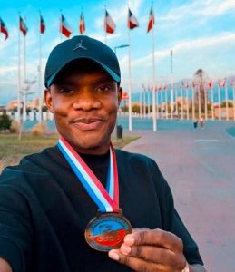 Espò/patinaj: Gesny Pierre-louis kalifye Ayiti pou ale jwe yon gwo konpetisyon nan peyi Espay