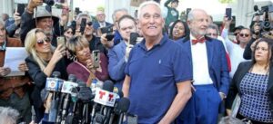Ayiti peye Roger Stone 65 000 dola pa mwa pou lobbying Ozetazini, yon gwoup ayisyen-ameriken mande gouvènman an rann kont