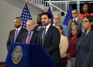 Letitia James ak Zohran Mamdani mobilize 20 eta pou ale lajistis kont nouvo règ Trump la sou imigran ki itilize asistans piblik