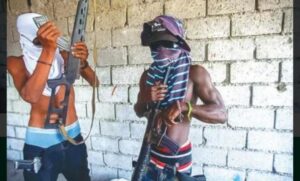 Ayiti : twa jèn gason arete nan Repiblik Dominikèn nan yon dosye sou acha yon dròn pou Izo ta libere